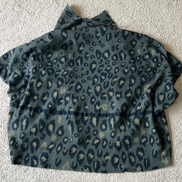 Anthropologie Akemi + Kin Terra Leopard Cardigan Green Black - Picture 6 of 10